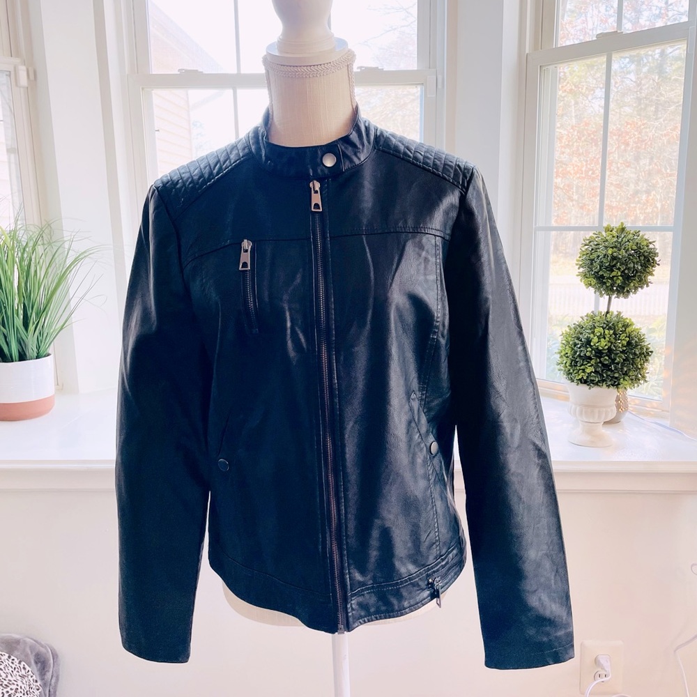 Women’s Faux leather Jacket - size L